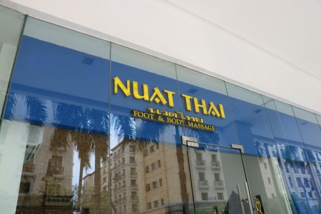 Eighty One Newport Boulevard Manila Ngoại thất bức ảnh